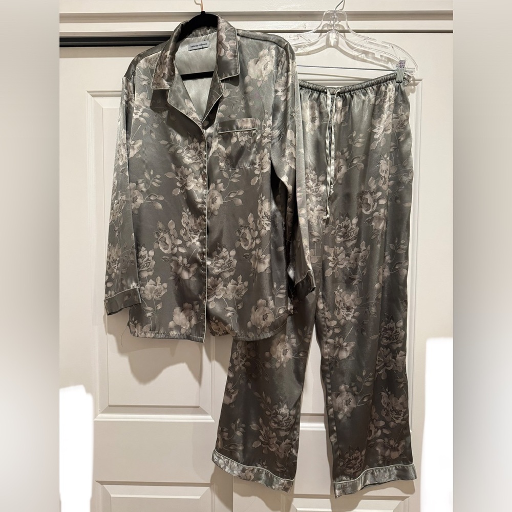 Valerie Stevens intimates floral pajama set, shirt & pants size large